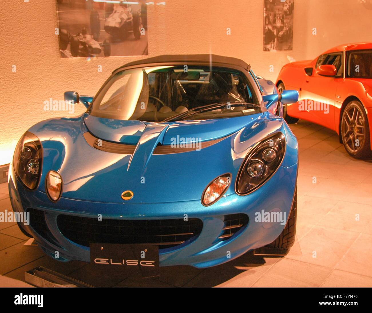 Sportwagen auf dem Display in Tokio, Japan. Stockfoto