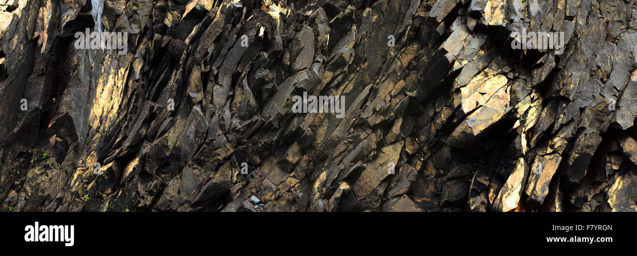 abstrakte Stein Hintergrund - schwarz, gold, Stein Textur - gefaltet Felsen Stockfoto
