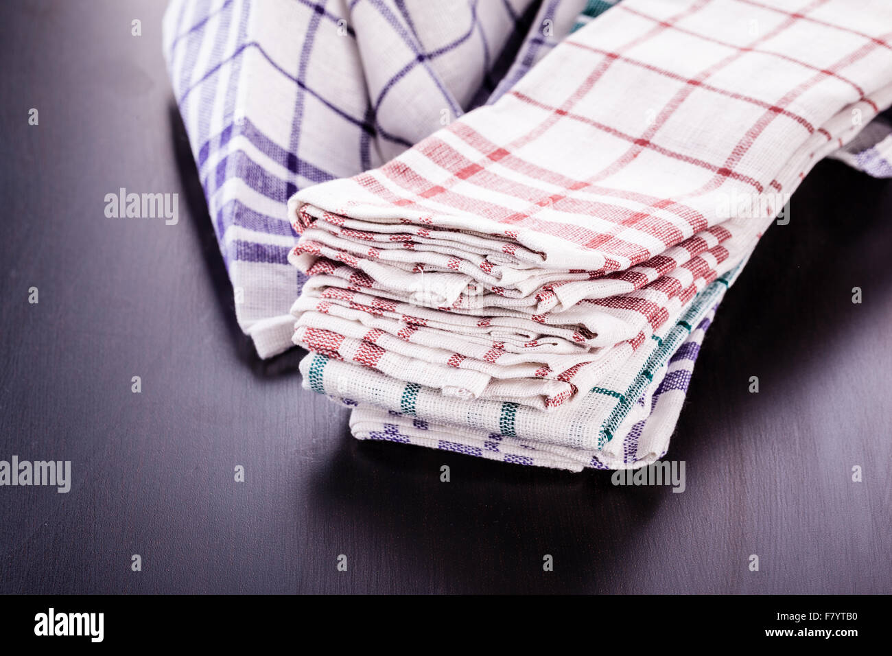 ein Stapel von Küche Spültuch oder Leinwand in verschiedenen Farben Stockfoto