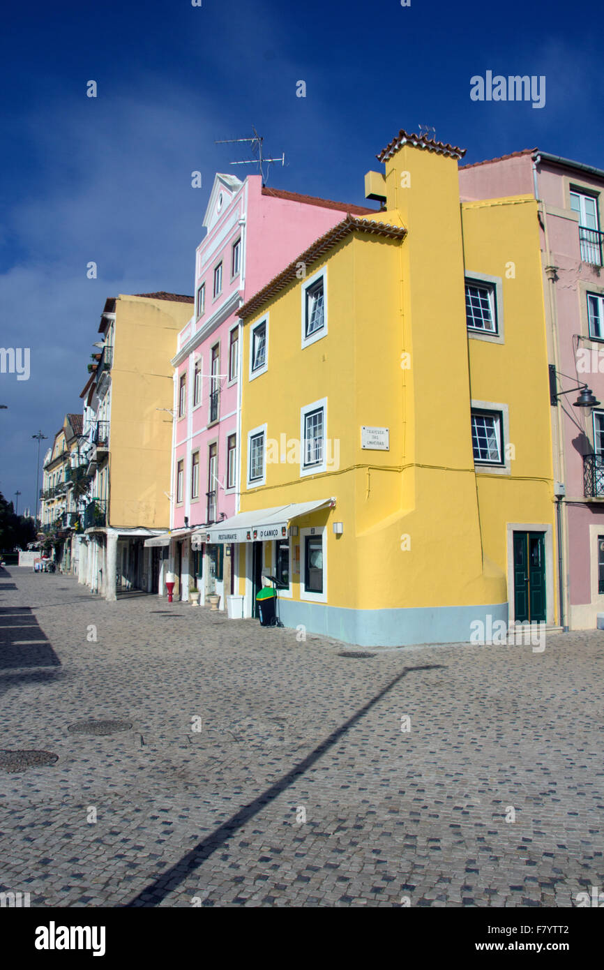 Gelbes Gebäude in Belém-Lissabon Stockfoto