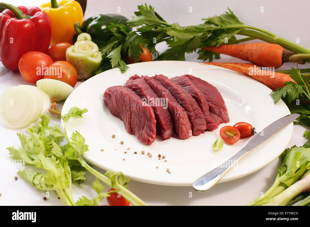 Braun, Karotten, Blumenkohl, Kürzungen, Feinkost, Abendessen, Dressing, Braten, Gourmet, grün, Grill, Mittagessen, Fleisch, Strauß, Erbse, Pfeffer, Stockfoto