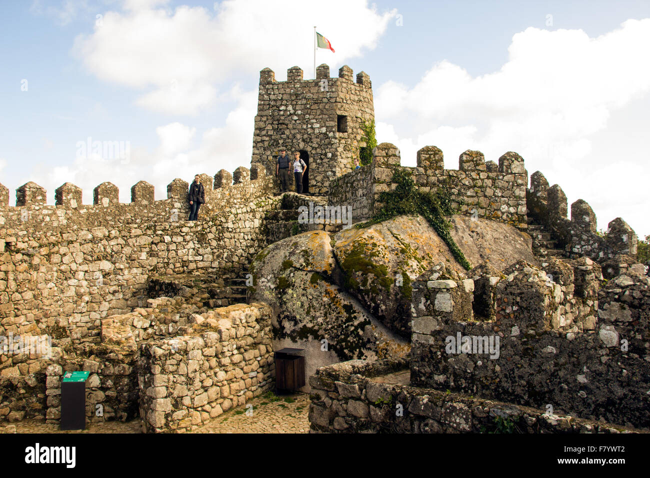 Die maurische Burg stammt aus dem 10. Jahrhundert - in der Zivilgemeinde von Santa Maria e São Miguel. Stockfoto