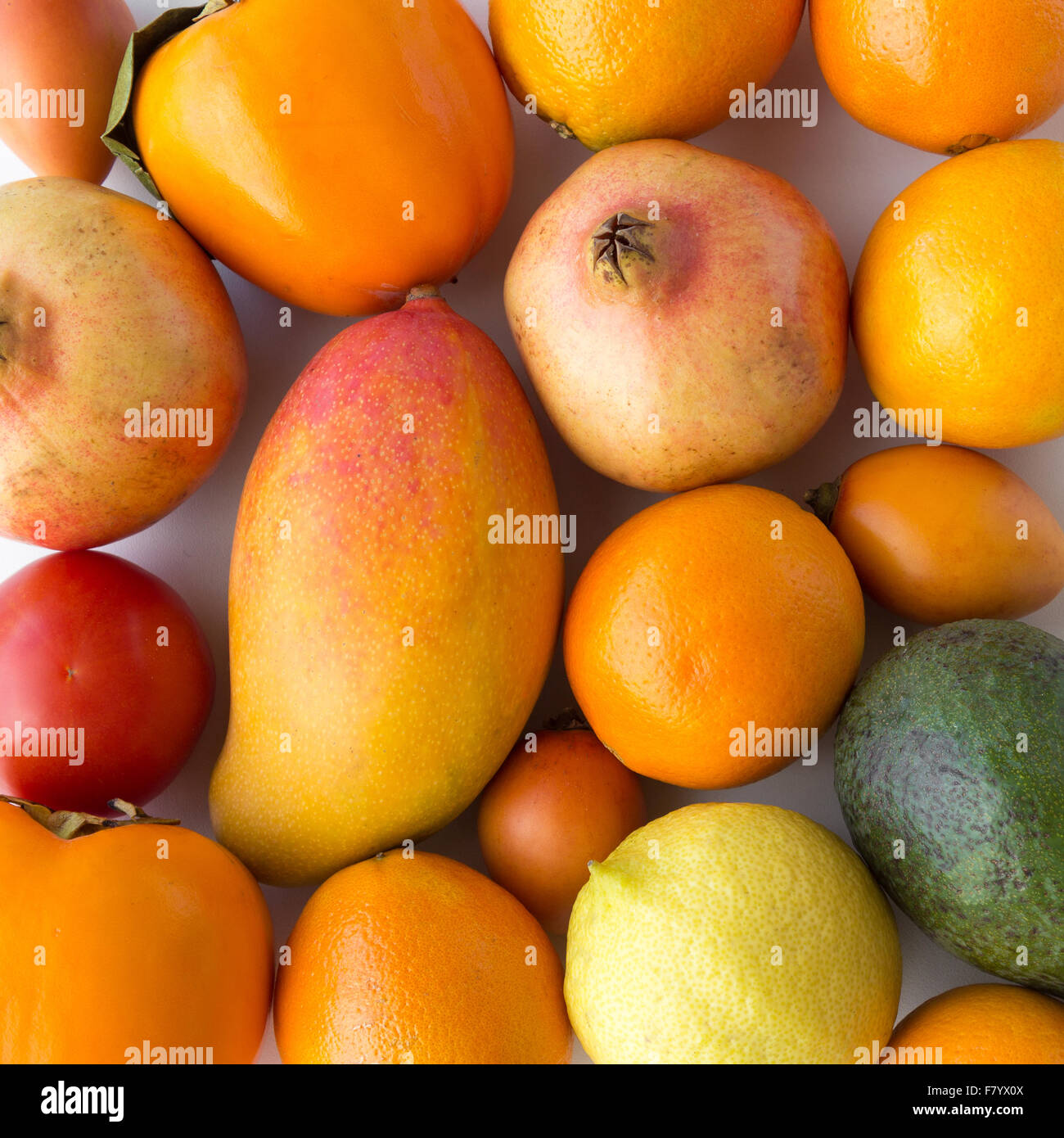 Obst und Gemüse Closeup - Essen Makro / Nahaufnahme von Orangen, Avocado, Mango, Tomate, Kaki, Apfel, Stockfoto