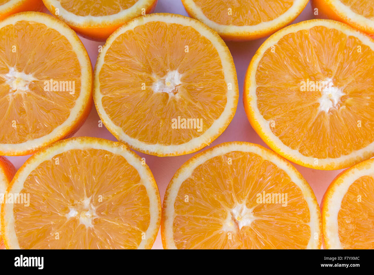 halbe Orangen in Scheiben geschnitten orange Früchte closeup Stockfoto