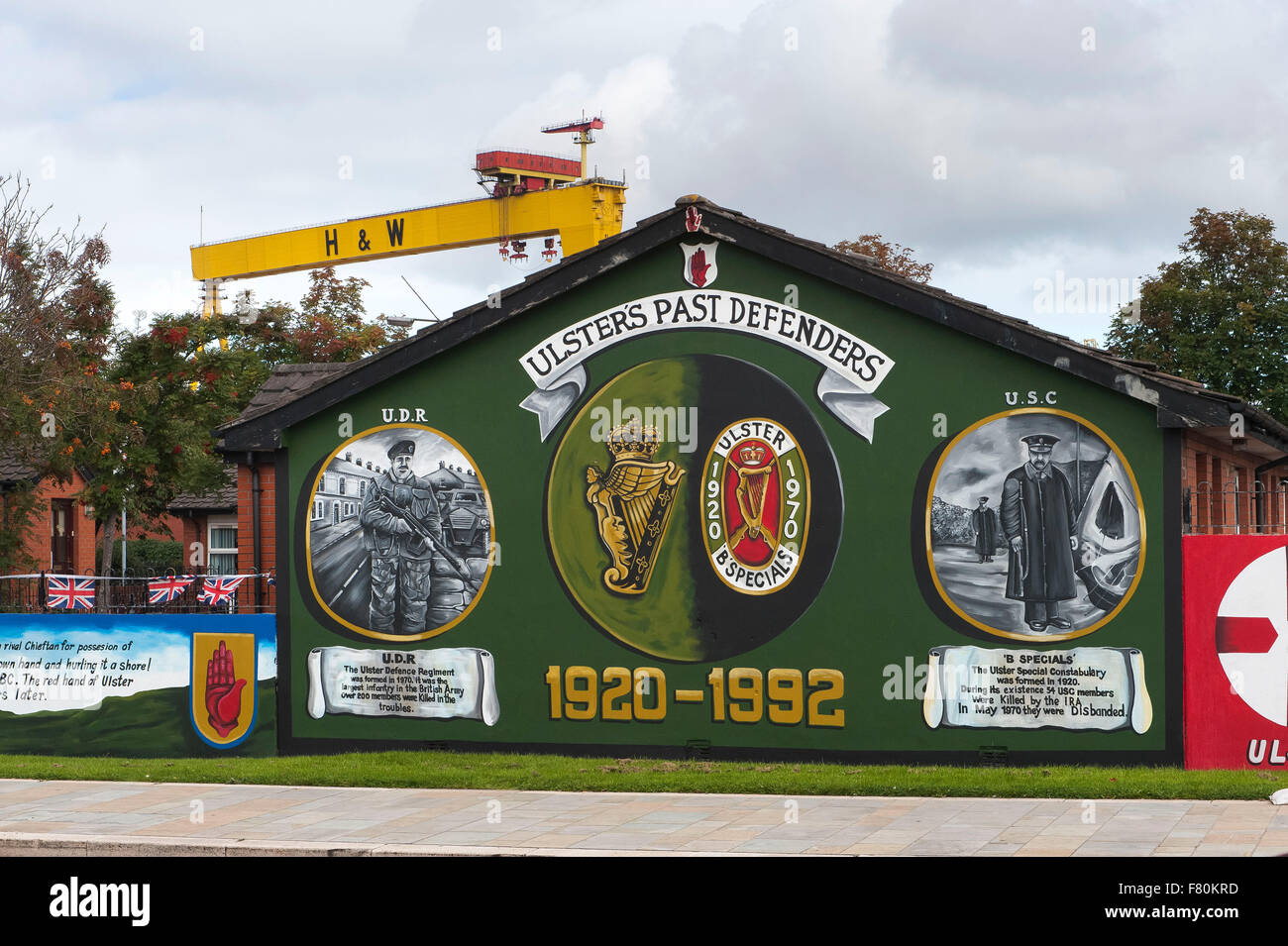 UDA UVF Wandbild Newtownards Road East Belfast Nordirland Harland und wolff Stockfoto