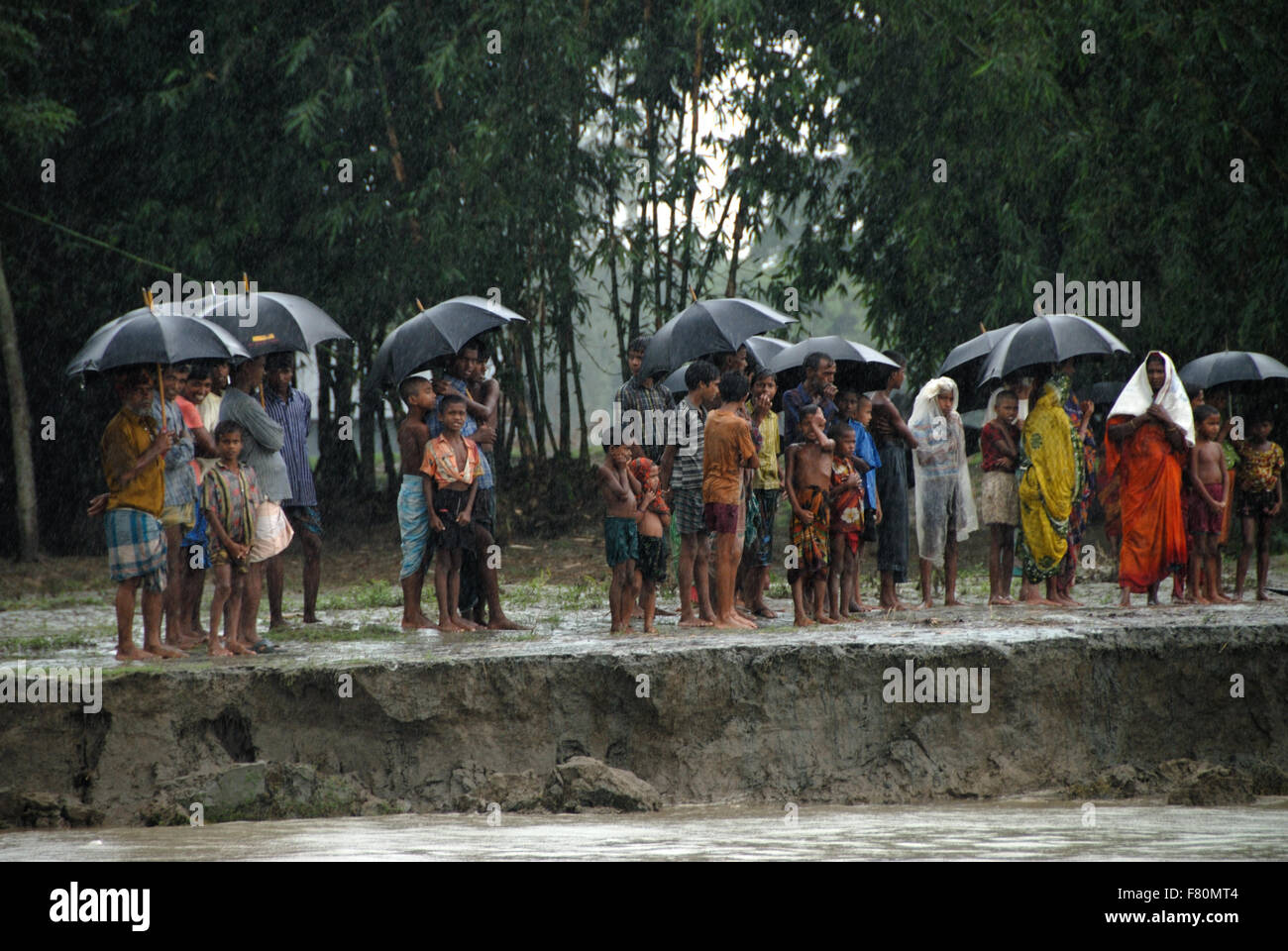 Besuch bei Flut betroffenen Norden Bangladesch mit Bangladesch Rothalbmond-Gesellschaft.  August 2007.  Kottimari Chor. Notfall-Familie Stockfoto