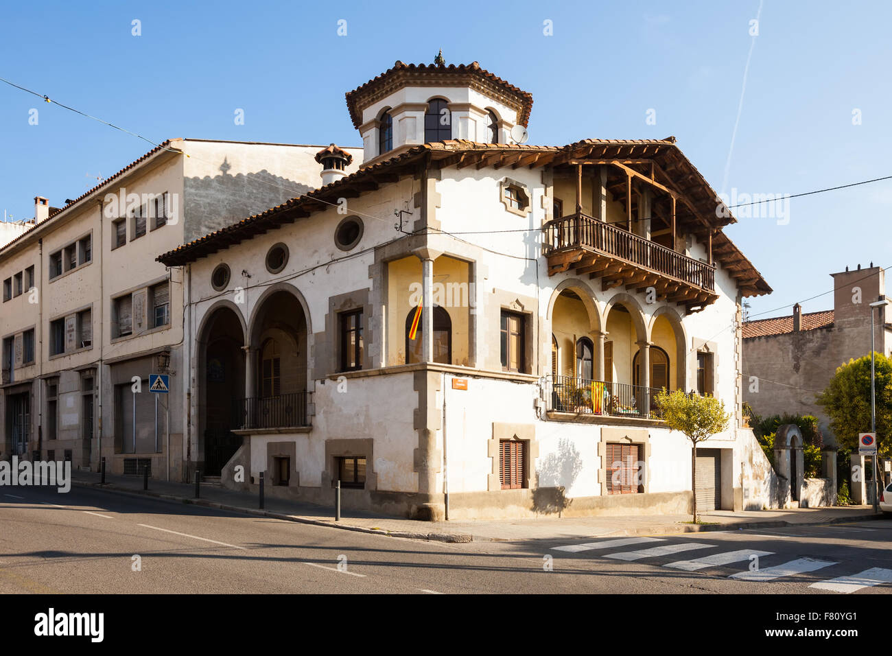 malerische Häuser in der katalanischen Stadt. Banyoles, Katalonien Stockfoto