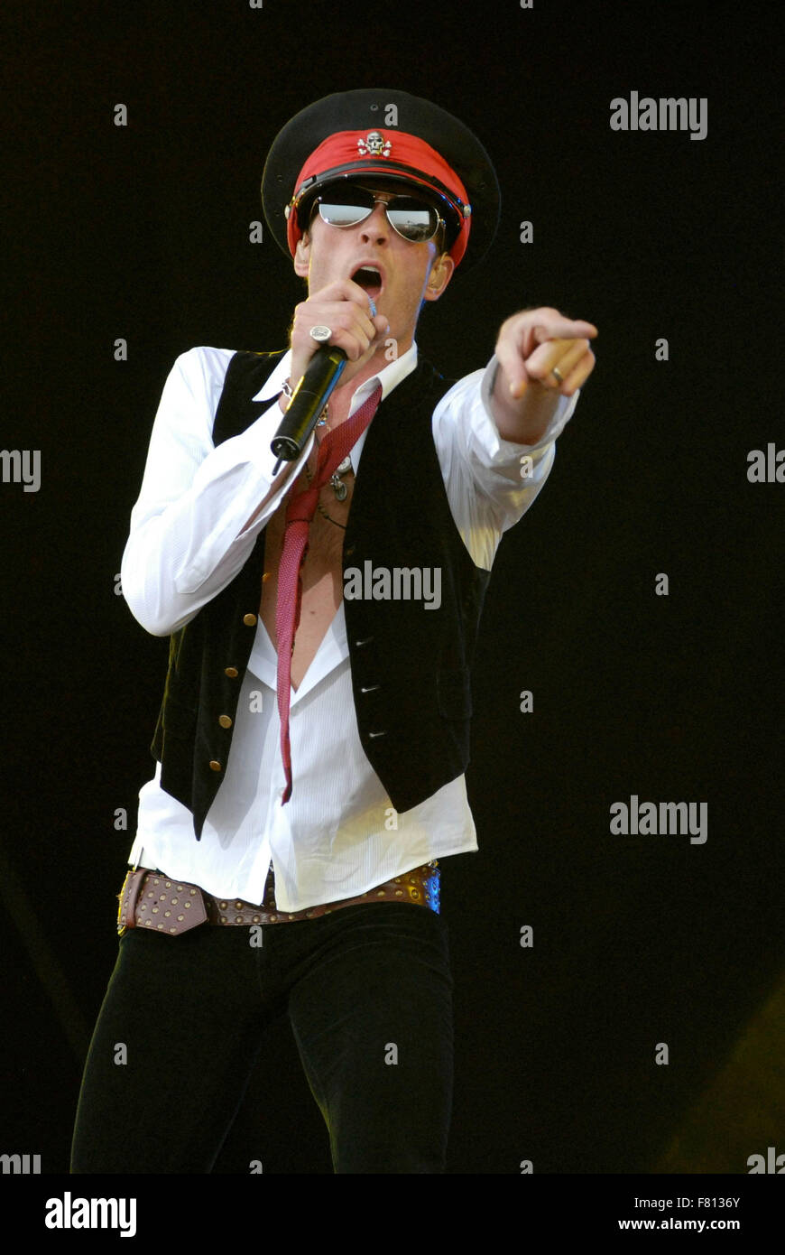 Derbyshire, UK. 8. Juni 2007. Datei-PIX: Scott Weiland von Velvet Revolver fotografiert Live auf der Bühne auf dem Download Festival 2007 - Tag eins in Donington Park, Derbyshire, UK 8. Juni 2007 Credit: Ben Rektor/Alamy Live-Nachrichten Stockfoto