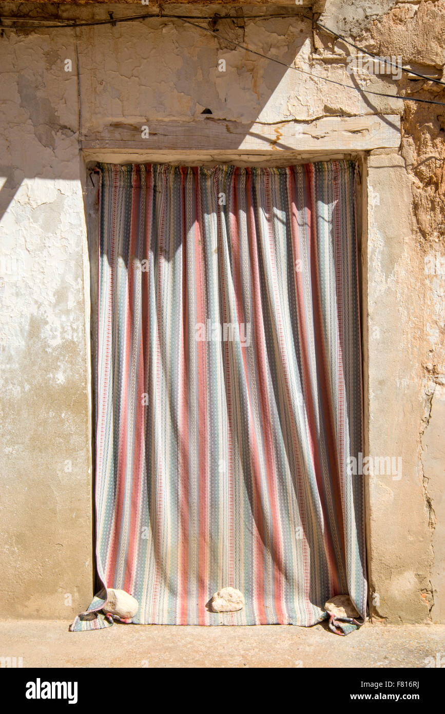 Rustikale Tür. Langa de Duero, Soria Provinz Kastilien-Leon, Spanien. Stockfoto