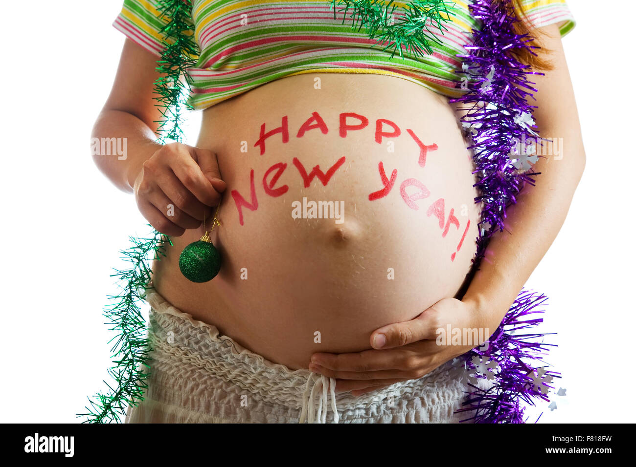 Nahaufnahme der schwangeren Frau Bauch mit HAPPY NEW YEAR! Stockfoto