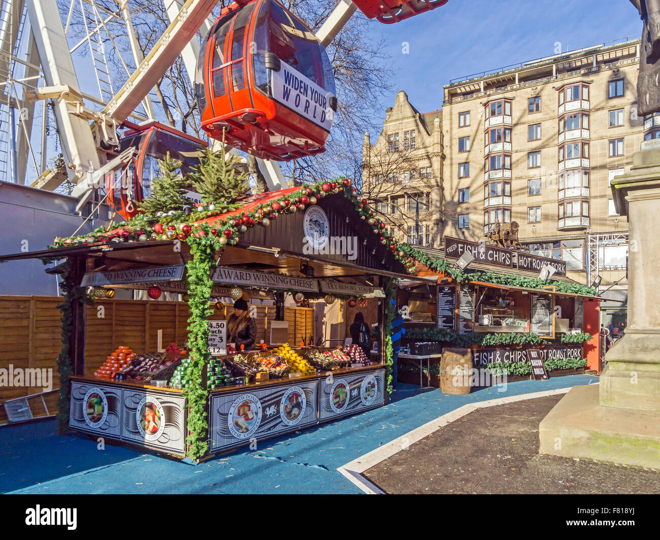 Edinburgh Weihnachtsmarkt 2015 mit Marktständen & Riesenrad Stockfoto