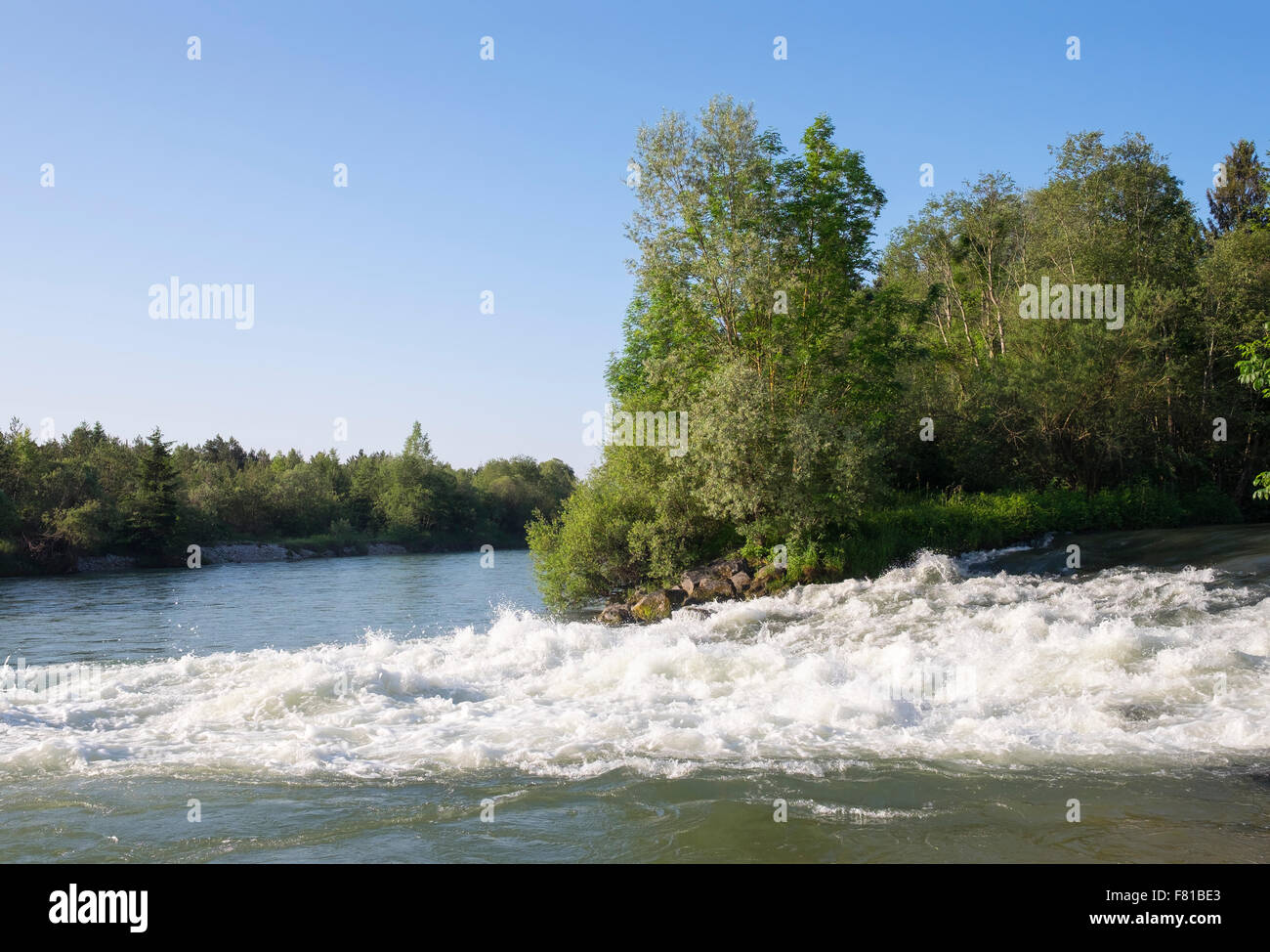 Loisach-Isar-Kanal an der Mündung in den Fluss Isar, Wolfratshausen, Upper Bavaria, Bavaria, Germany Stockfoto