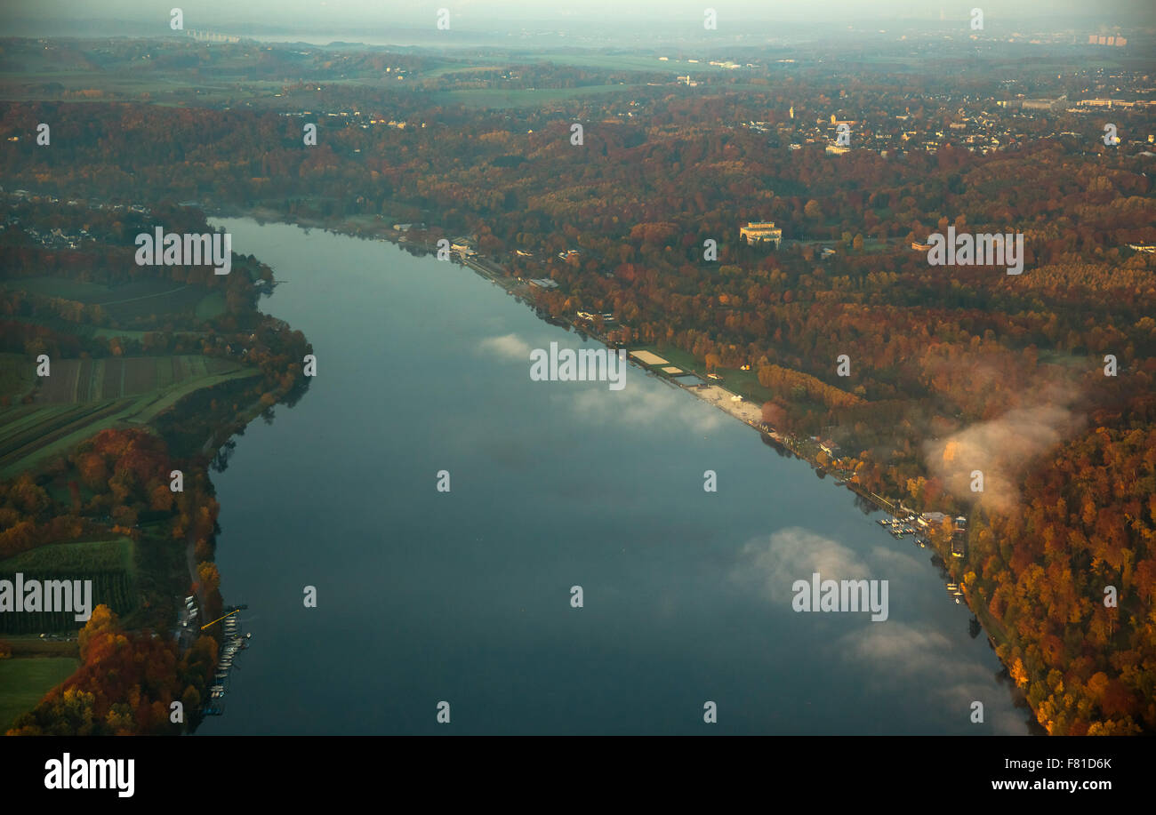 Baldeneysee Ruhr Reservoir und Essen-Hügel, herbstliche Stimmung, Essen, Ruhrgebiet, Nordrhein-Westfalen, Deutschland Stockfoto