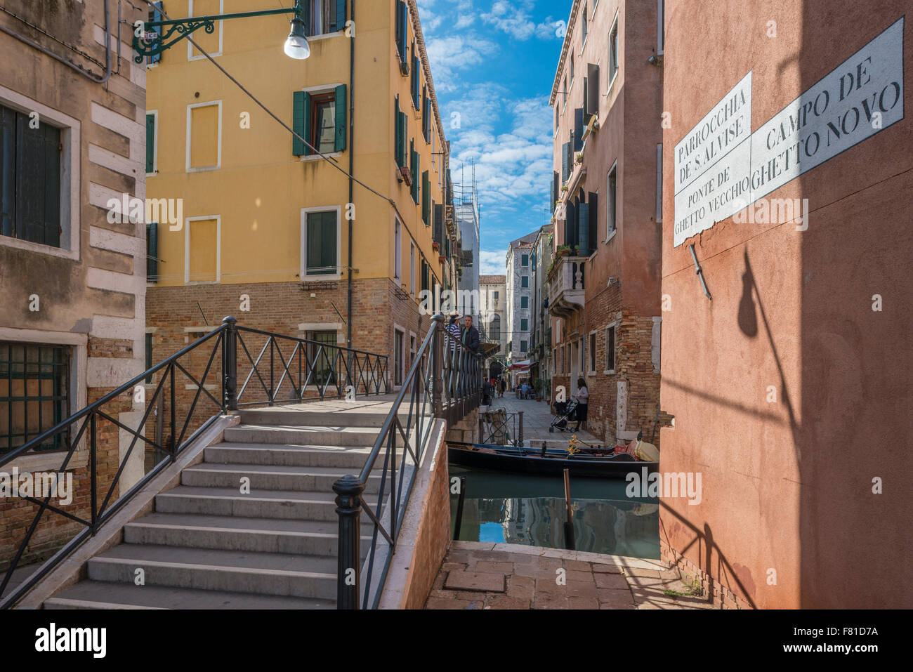 Ponte de Ghetto Vecchio über den Rio de Ghetto, jüdische Ghetto aus dem 16. Jahrhundert, Cannaregio, Venedig, Veneto, Italien Stockfoto