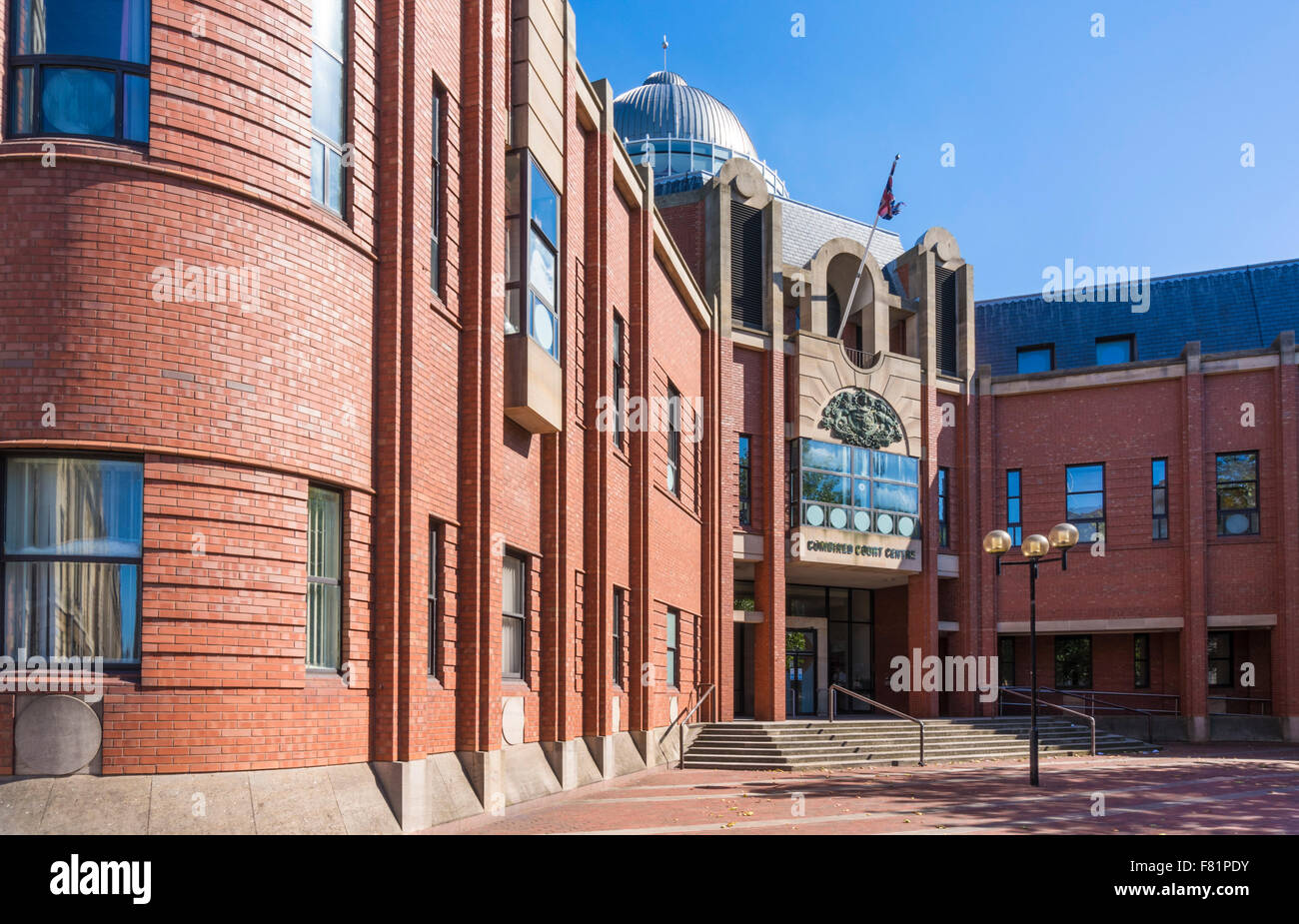 Hull Crown Court Haupteingang von der kombiniert Gerichtsstandort Rumpf Lowgate bestbewerteten Yorkshire England UK GB EU Europa aufzubauen Stockfoto