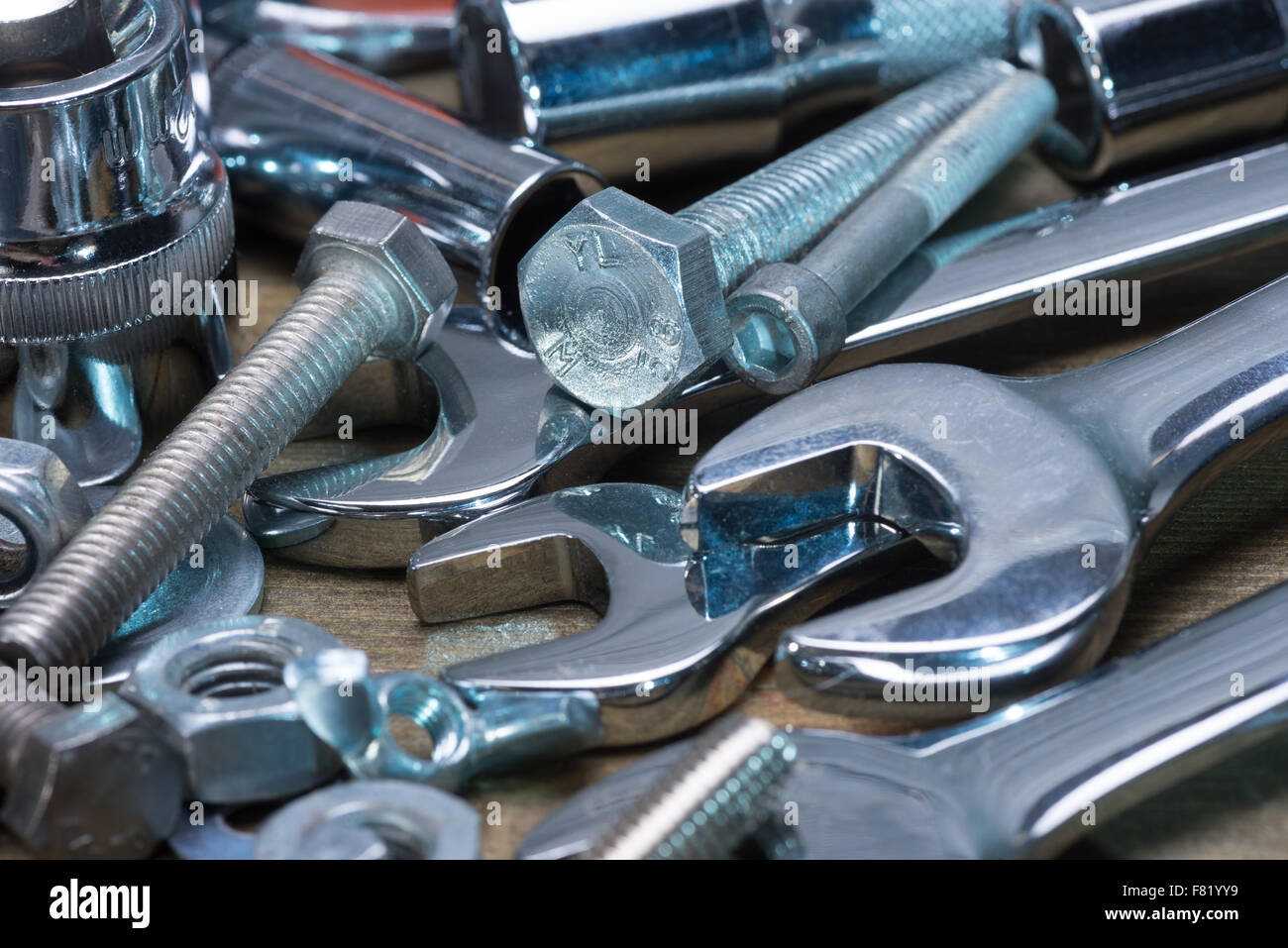Schraubenschlüssel und andere Bank-Tools für Mechaniker Stockfoto
