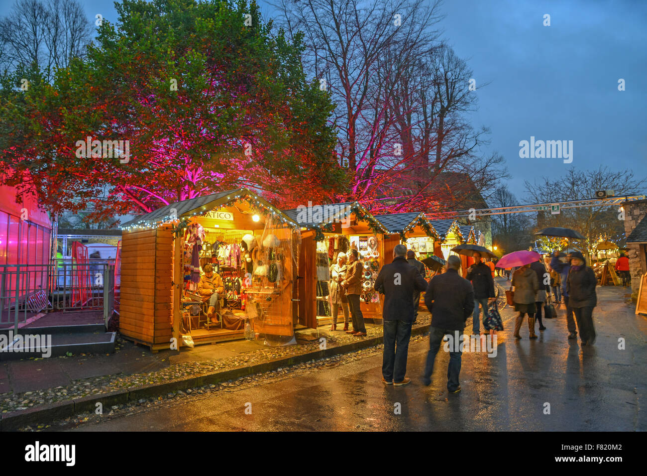 Weihnachtsmarkt auf dem Gelände des Winchester Kathedrale Hampshire Vereinigtes Königreich Stockfoto