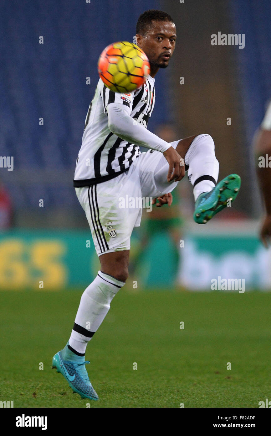 Rom, Italien. 4. Dezember 2015. Patrice Evra Juventus.  Roma 12.04.2015 Stadio Olimpico, Fußball Calcio 2015/2016 Serie A Lazio - Juventus. Foto Antonietta Baldassarre / Kredit-Insidefoto: Insidefoto/Alamy Live-Nachrichten Stockfoto