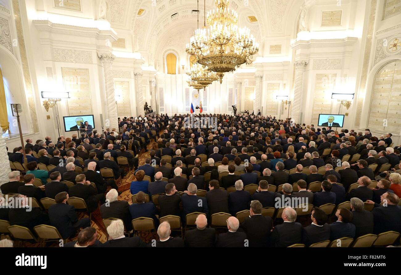 Der russische Präsident Vladimir Putin verleiht die Ansprache des Präsidenten der Bundesversammlung in St. George Hall im Kreml 3. Dezember 2015 in Moskau, Russland Stockfoto