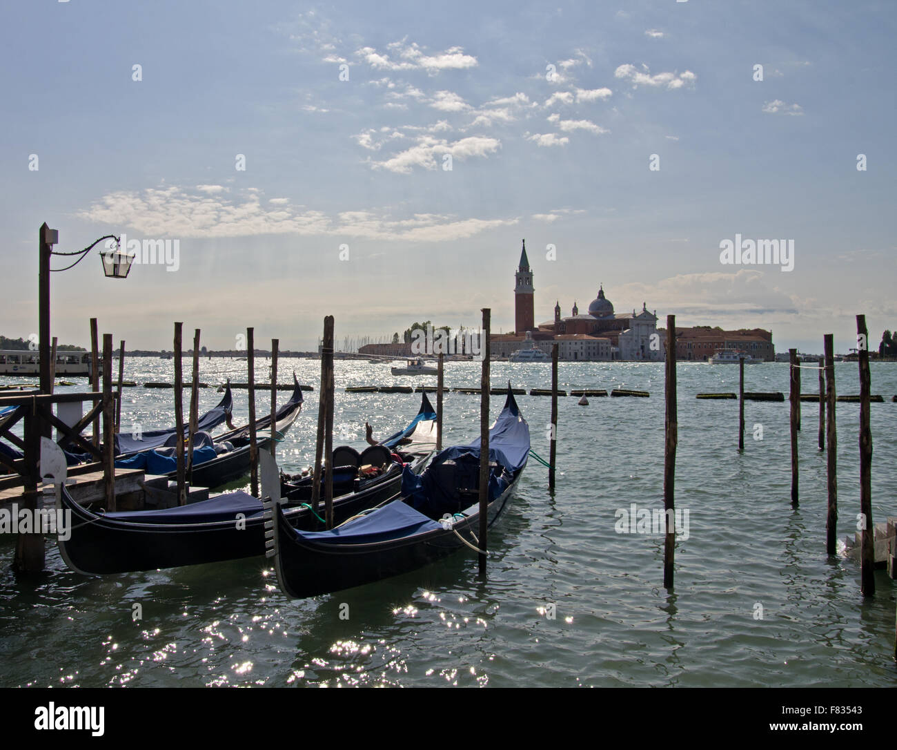 Venedig-Gondeln und San Giorgio Maggiore Stockfoto