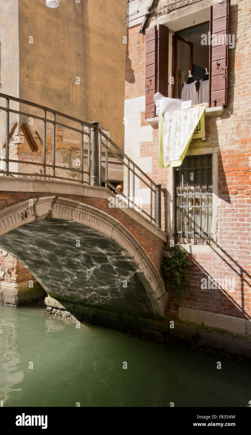 Kanal-Reflexionen-Venedig Stockfoto