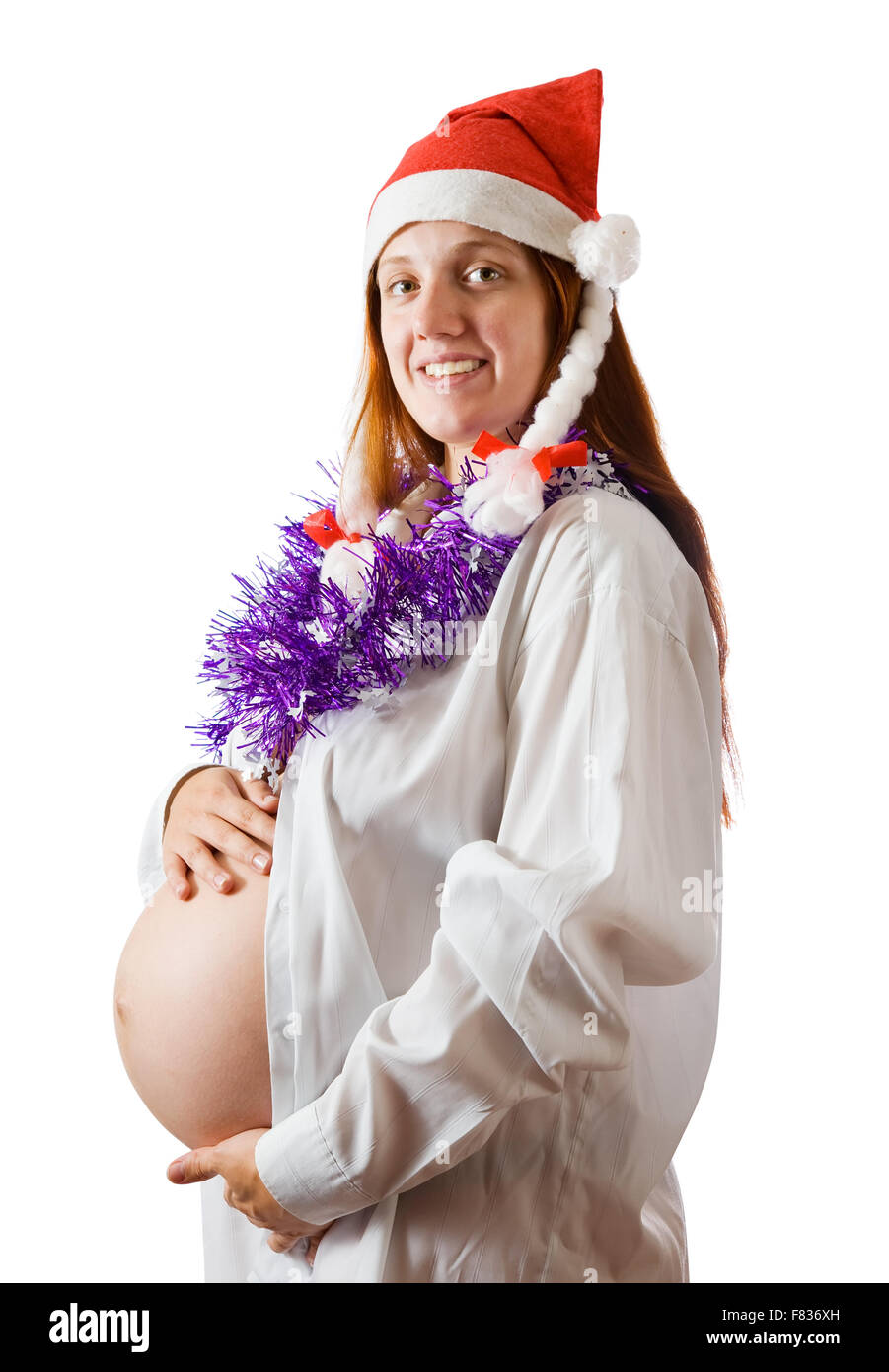 Bild von glücklichen Schwangeren mit Weihnachtsmütze. Isoliert auf weiß Stockfoto