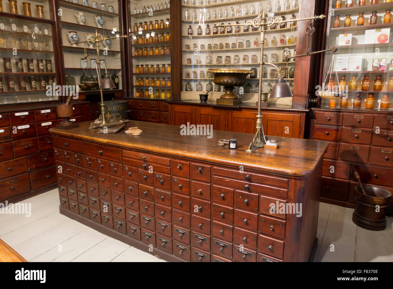 Die ursprüngliche alte Apotheke von Royal Frederiks Hospital (1757-1910) an den medizinischen Museion in Kopenhagen angezeigt. Stockfoto