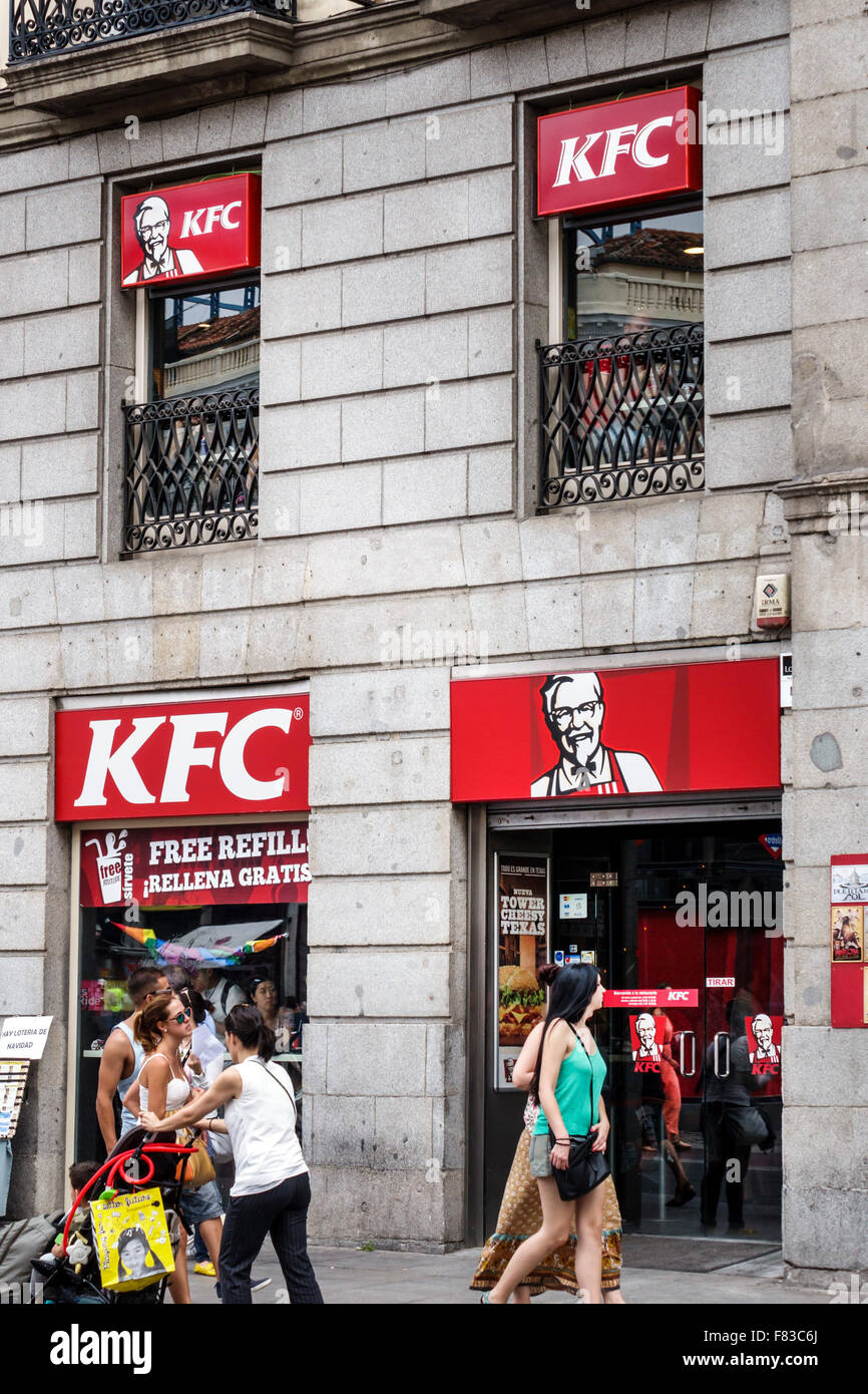 Madrid Spanien, Hispanic Centro, Kentucky Fried Chicken, KFC, Restaurant Restaurants Essen Essen Essen Cafe Cafes, Fast Food, Front, Eingang, Spanien150705092 Stockfoto