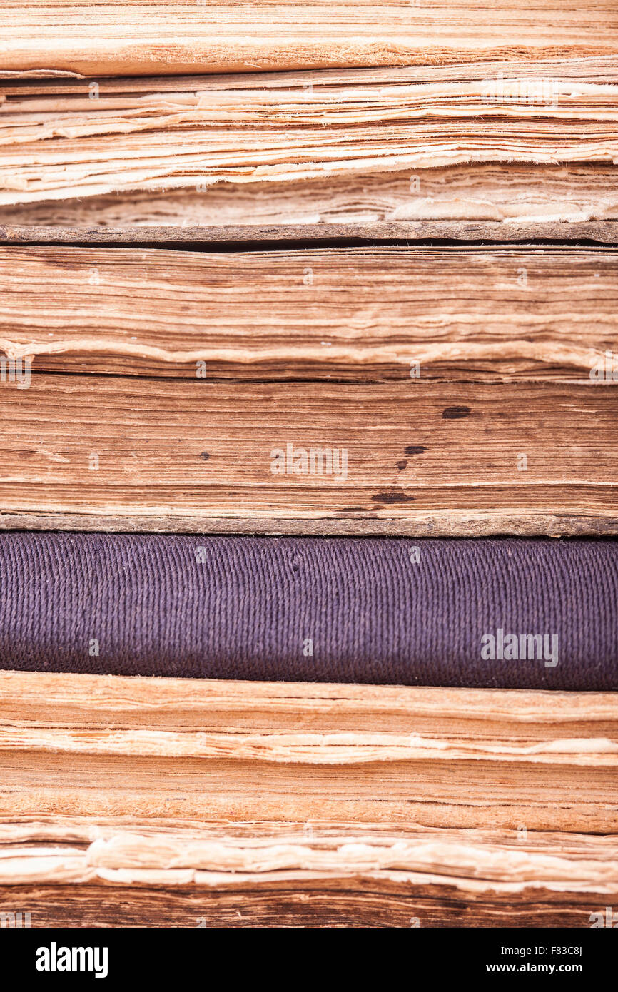vertikale Hintergrund Stapel Bücher der alten closeup Stockfoto