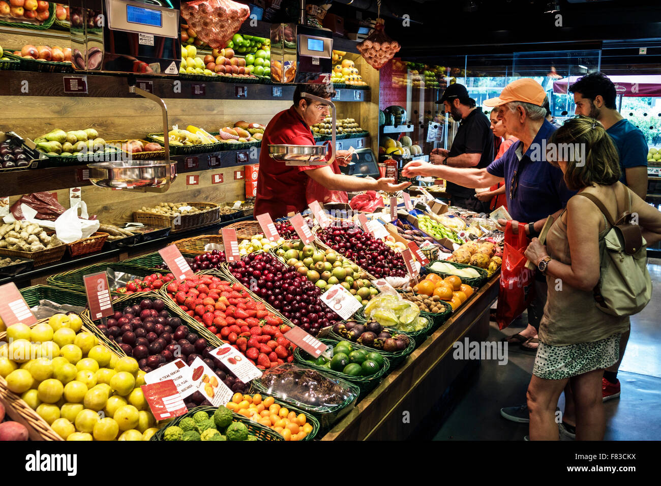 Madrid Spanien, Hispanic ethnische Salamanca, Calle de Goya, Platea Madrid, Produkte, Obst, Vitrinenverkauf, Geschäft, Stand, Stände, Stand, Stände, Verkäufer, Verkäufer, Laden Stockfoto