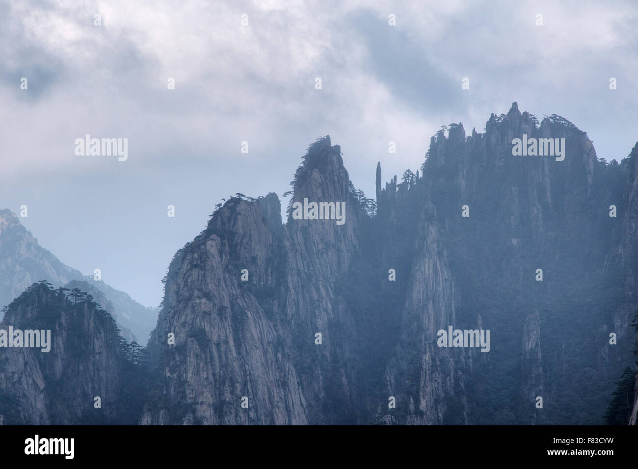 Gelbe Gebirge (Huangshan) - alte Männer spielen Schach Anhui Provinz China LA008573 Stockfoto