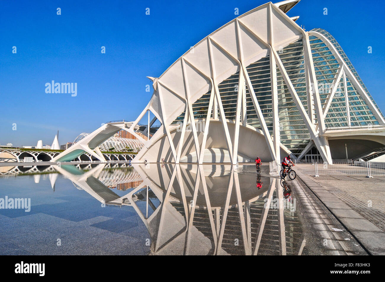 Valencia mit der Stadt der Kunst und Wissenschaft der Santiago De La Calatrava. Diese Science-Fiction wie Stadt liegt im TheTuria Fluss Stockfoto