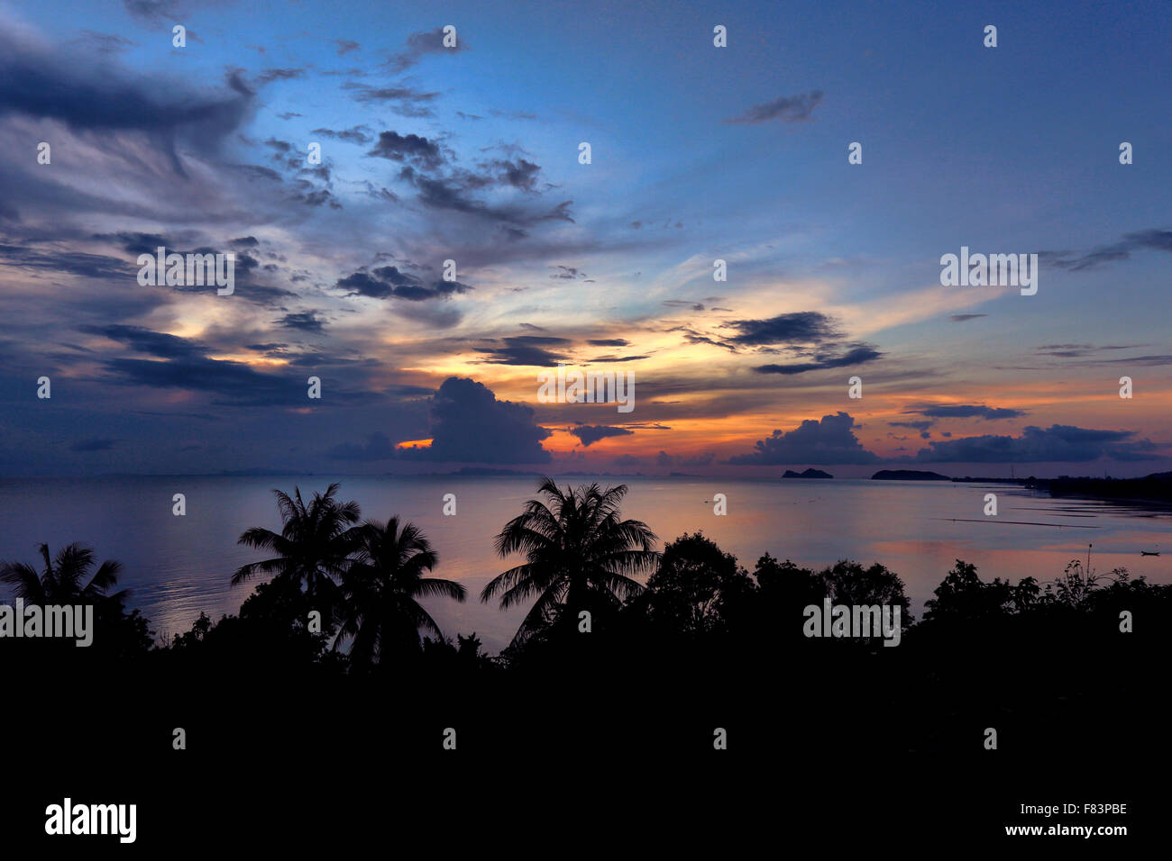 Sonnenuntergang auf Koh Phangan. Stockfoto