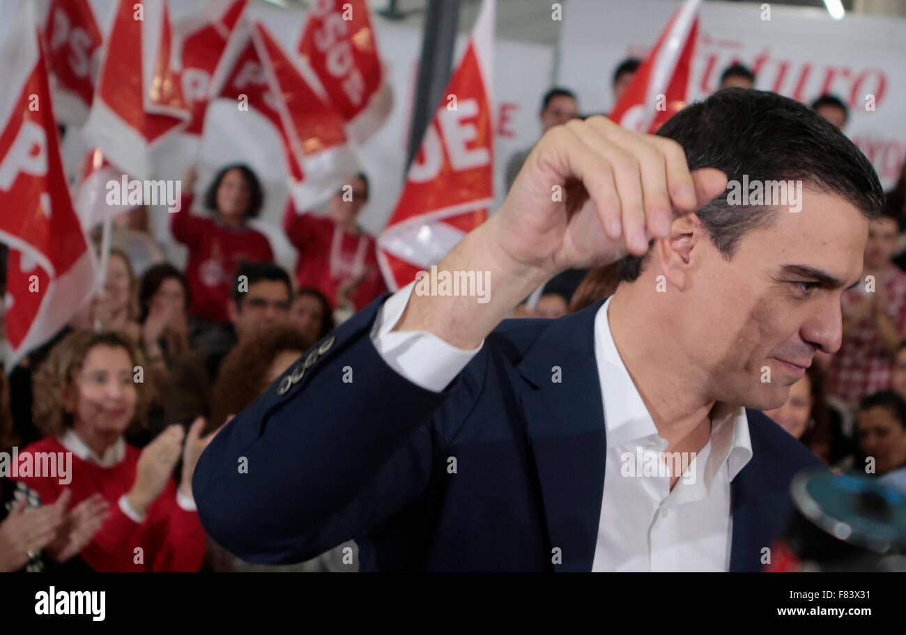 Mallorca, Spanien. 5. Dezember 2015. Spanien «Gesten sozialistische Partei (PSOE) der Führer Pedro Sanchez in einer politischen Kundgebung in Inca auf der spanischen Baleareninsel Mallorca. Spanien fahren zu den Urnen nach allgemeinen Wahlen am 20. Dezember. Bildnachweis: Zixia/Alamy Live-Nachrichten Stockfoto