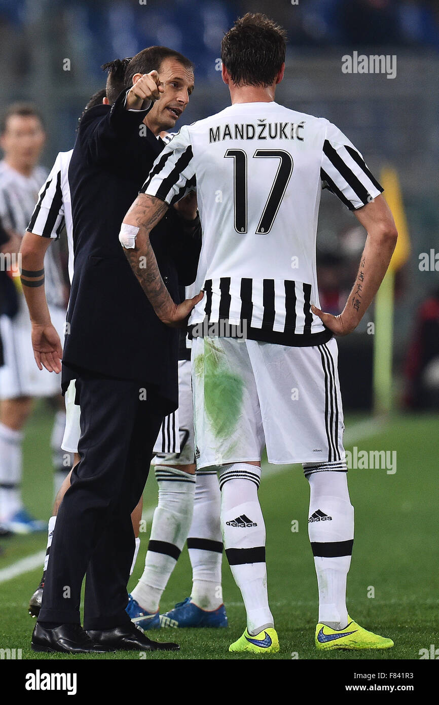 Rom, Italien. 4. Dezember 2015. Massimiliano Allegri, Mario Mandzukic Juventus Roma 12.04.2015 Stadio Olimpico Fußball Calcio 2015/2016 Serie A Lazio - Juventus Foto Andrea Staccioli / © Insidefoto/Alamy Live News Bildnachweis: Insidefoto/Alamy Live-Nachrichten Stockfoto