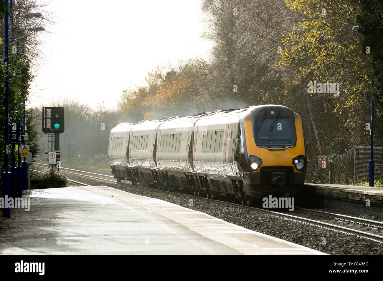 CrossCountry Voyager Zug passieren Lapworth Station, Warwickshire, UK Stockfoto