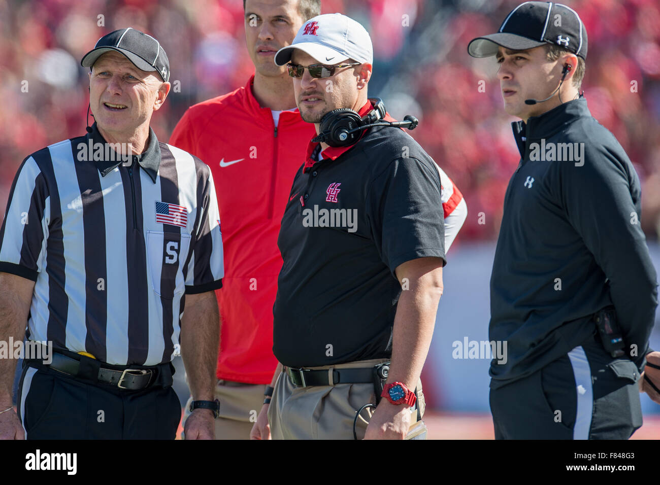 Houston, TX, USA. 5. Dezember 2015. Houston Cougars head Coach Tom Herman im 1. Quartal des amerikanischen Athletic Conference Championship NCAA Football-Spiel zwischen den Tempel Eulen und die University of Houston Cougars im TDECU Stadion in Houston, Texas. Trask Smith/CSM/Alamy Live-Nachrichten Stockfoto
