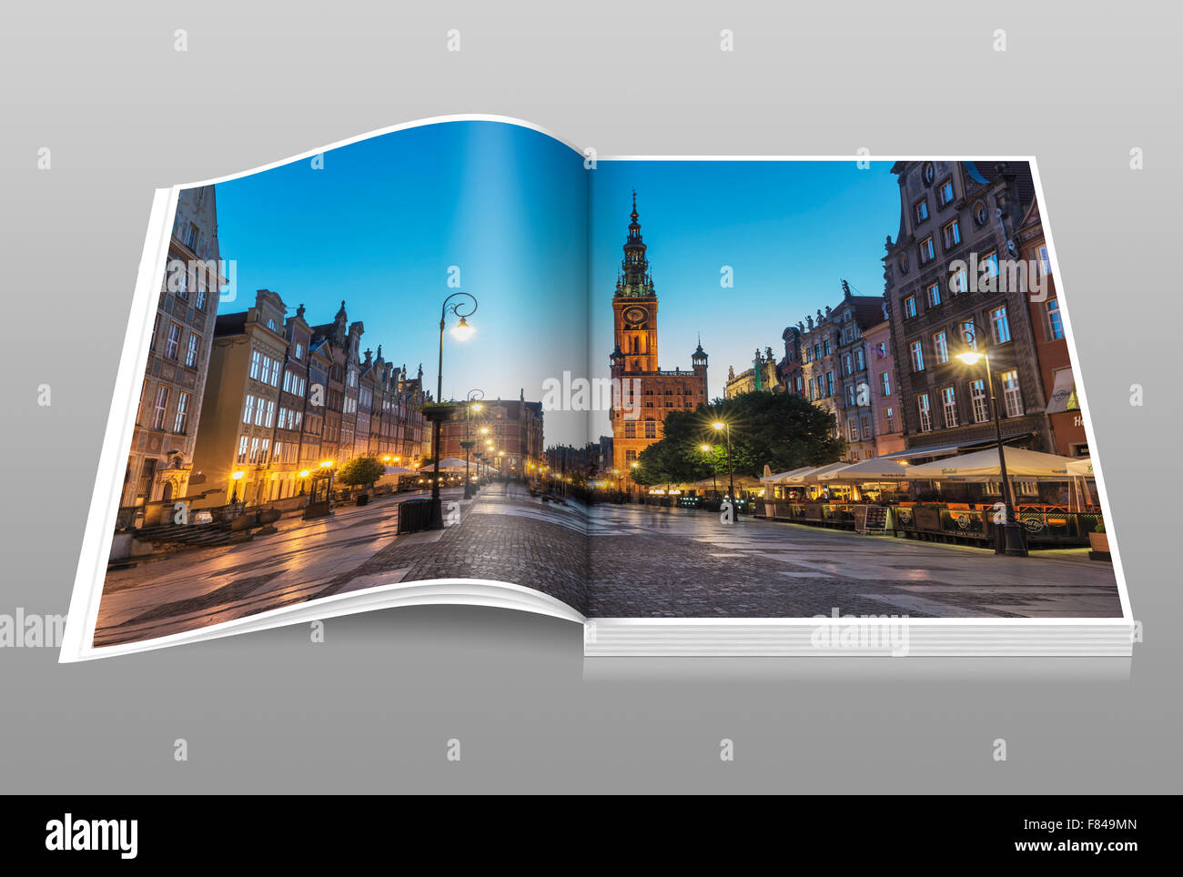 Stadt Rathaus in der Nacht. Der lange Markt existiert seit dem 17. Jahrhundert, Danzig, Pommern, Polen, Europa Stockfoto