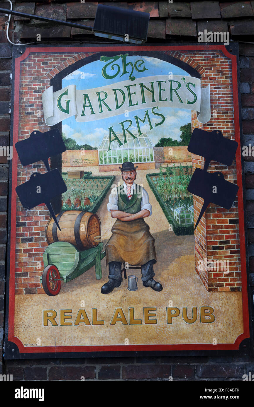 Melden Sie sich für den Gärtner Arms Pub in Lewes, England. Der Pub bietet real Ale. Stockfoto