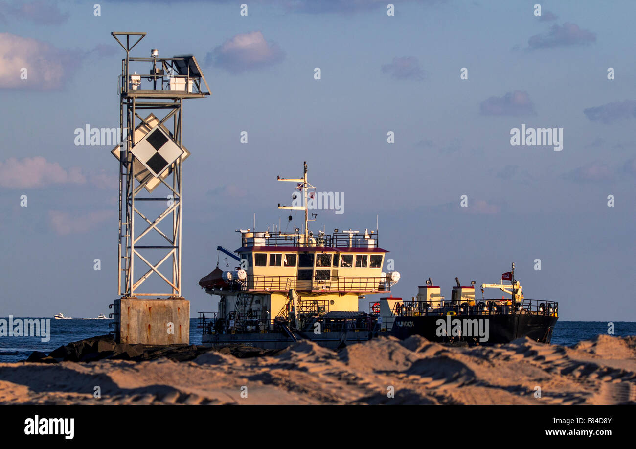 UNS Army Corp der Ingenieure flach Entwurf Dredge "Murden" in Ocean City Inlet auf Assawoman Bay Stockfoto