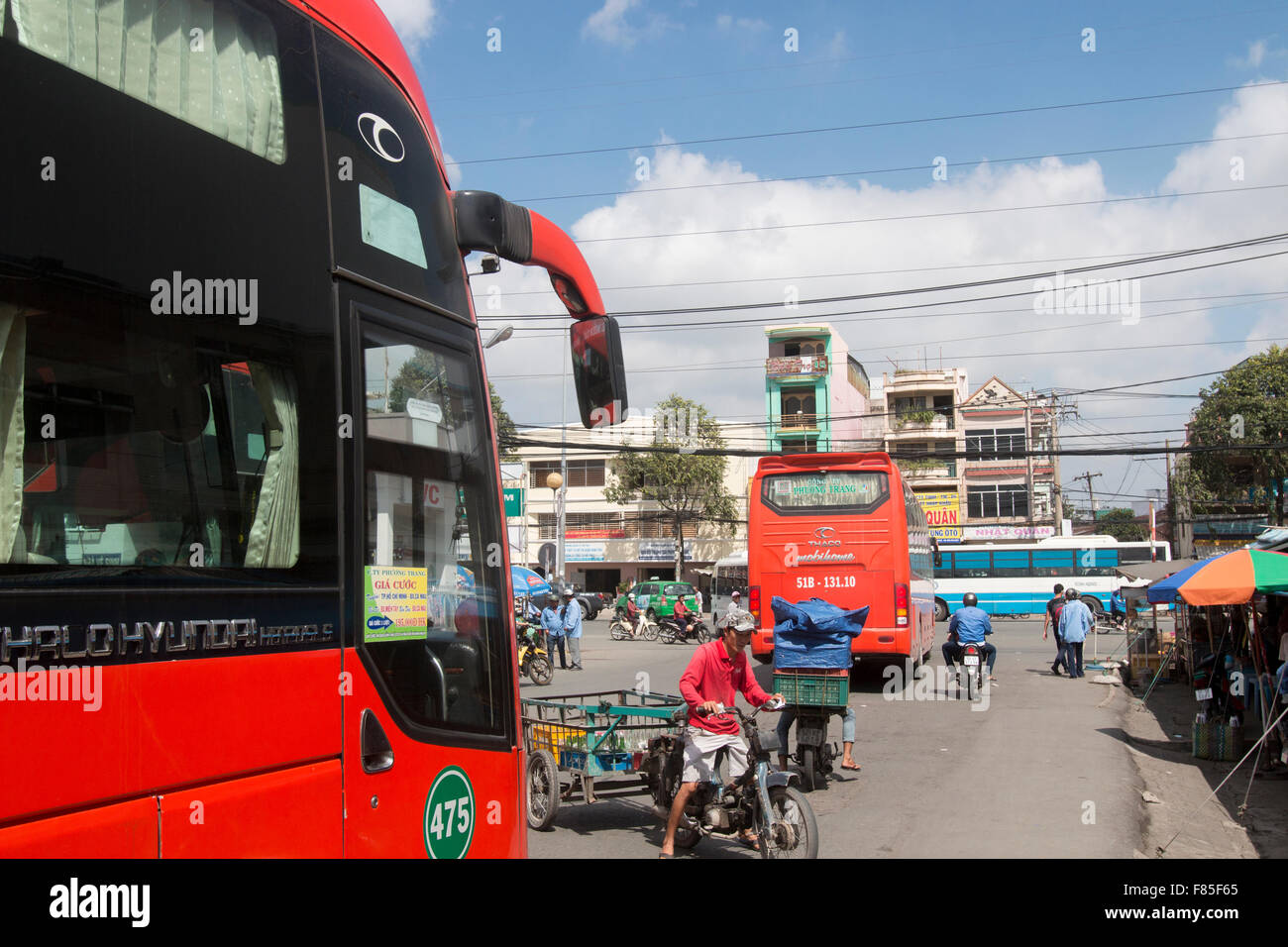 Futa Bus Busse von Phuong Trang Unternehmen am Busbahnhof in Ho Chi Minh, Vietnam Stockfoto