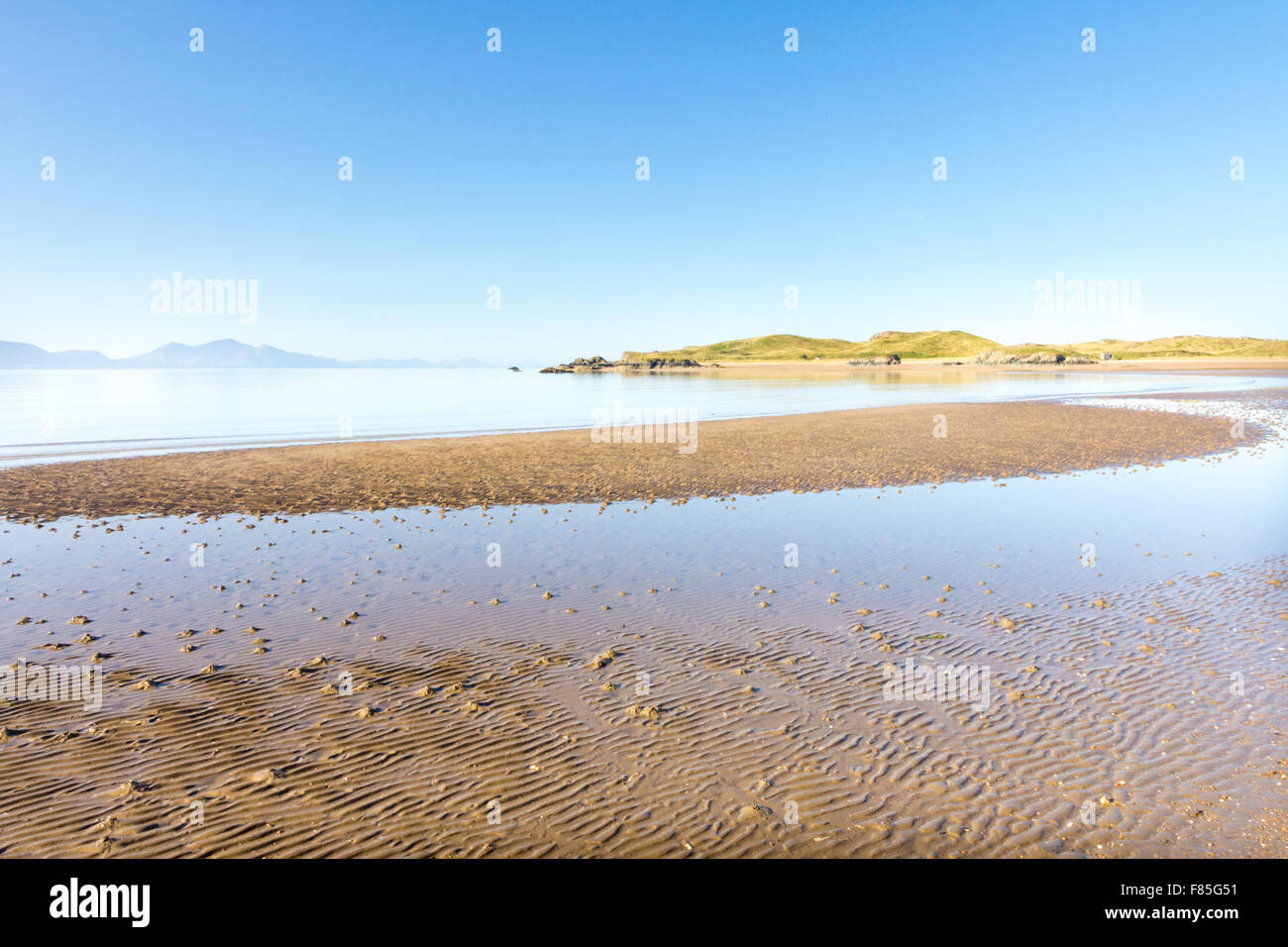 Newborough Strand, mit Blick auf Llanddwyn Island und der Halbinsel Lyn Anglesy-Wales Stockfoto