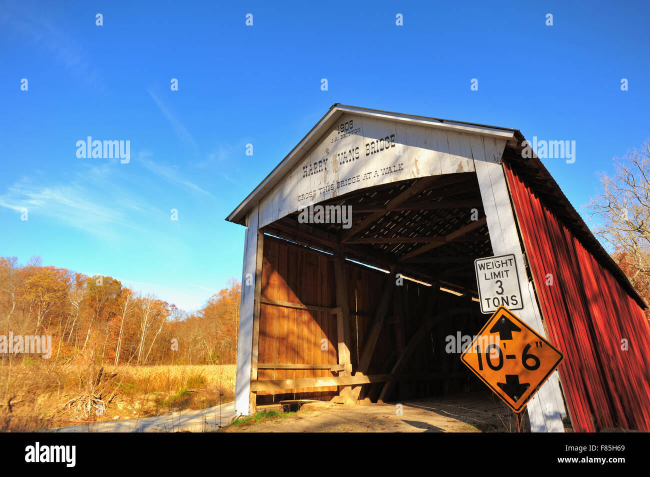 Die Harry Evans Brücke im Parke County, Indiana über Rock Run Creek in der Nähe von Coxville, Indiana, USA. Stockfoto