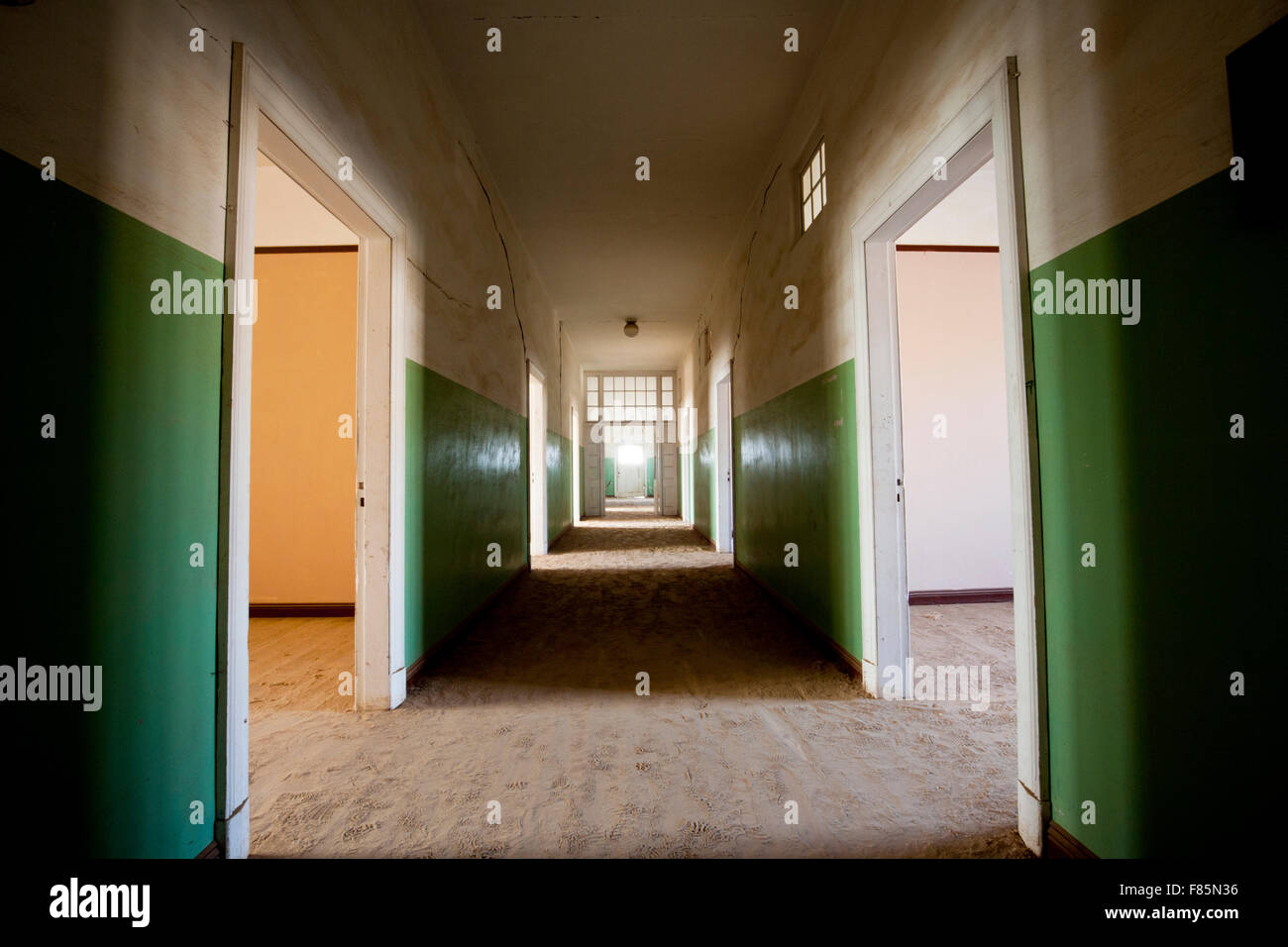 Krankenhausflur in Kolmanskop Geisterstadt - Lüderitz, Namibia, Afrika Stockfoto