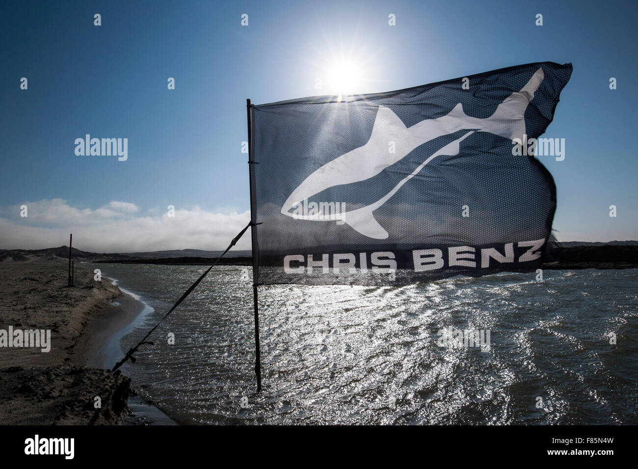 Chris Benz Flagge bei Sonnenuntergang an Lüderitz Speed Challenge - Lüderitz, Namibia, Afrika Stockfoto