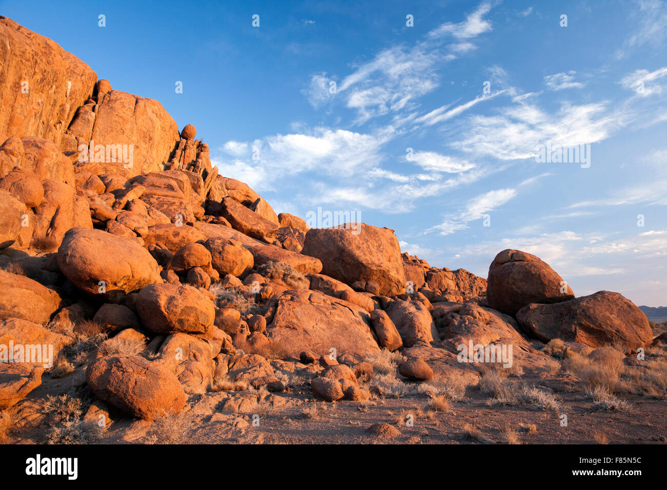 Felsformationen in der Nähe von Sossusvlei Nationalpark - Namib-Naukluft-Nationalpark, Namibia, Afrika Stockfoto