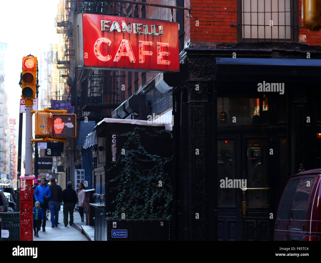 Fanelli Cafe, 94 Prinz St, New York, NY. aussen Storefront eines Restaurants im Viertel SoHo in Manhattan. Stockfoto