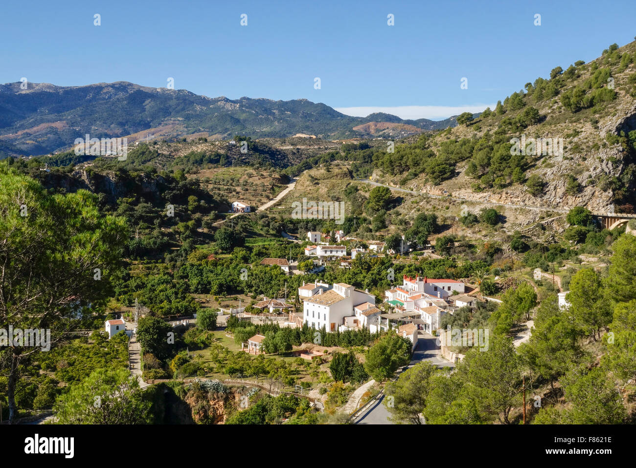 Weiße Dorf von Jorox, ruhigen Weiler im Naturpark Sierra de Las Nieves, Andalusien, Spanien. Stockfoto