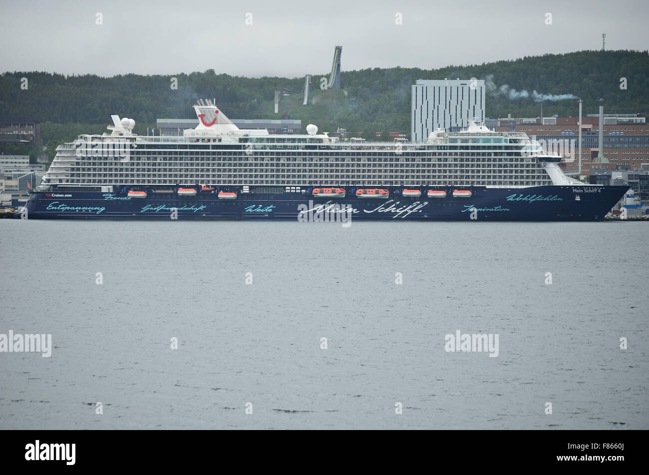 Kreuzfahrtschiffe Tromsoe Stadthafen, Juni 2015 Stockfoto