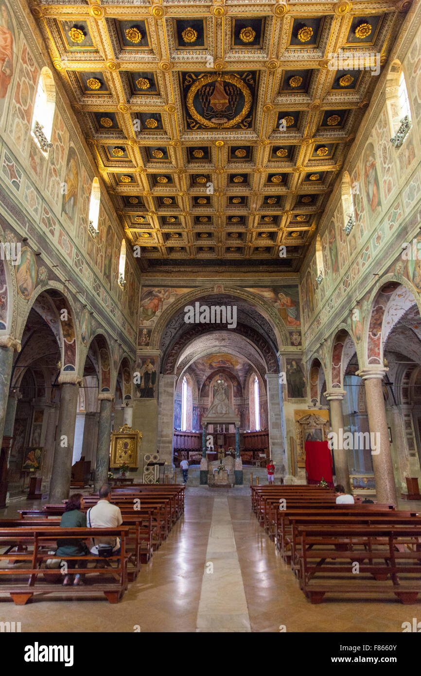 Kirche Innerhalb Italienische kirche -Fotos und -Bildmaterial in hoher Auflösung – Alamy